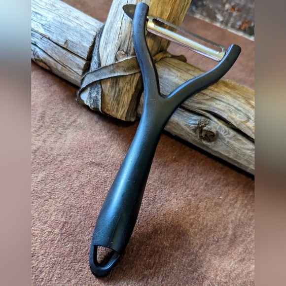 New in Original Package Gold Coast Kitchen 5 Piece Set - Picture 8 of 14